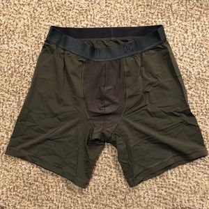 Lululemon License To Train LTT Boxer 7” Olive Green Size Large L